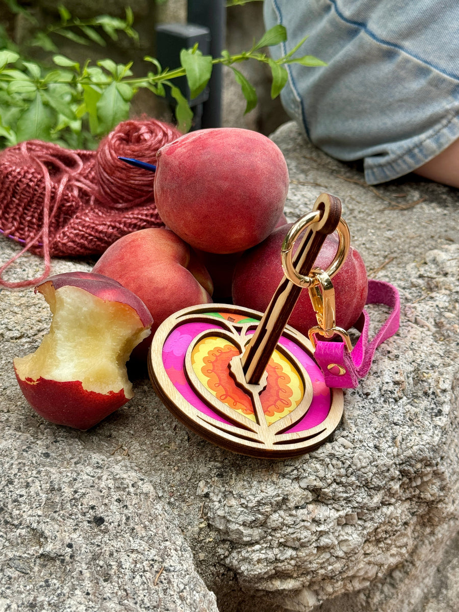Expose Your Project: It’s Knit in Public Day! 🍑🧶