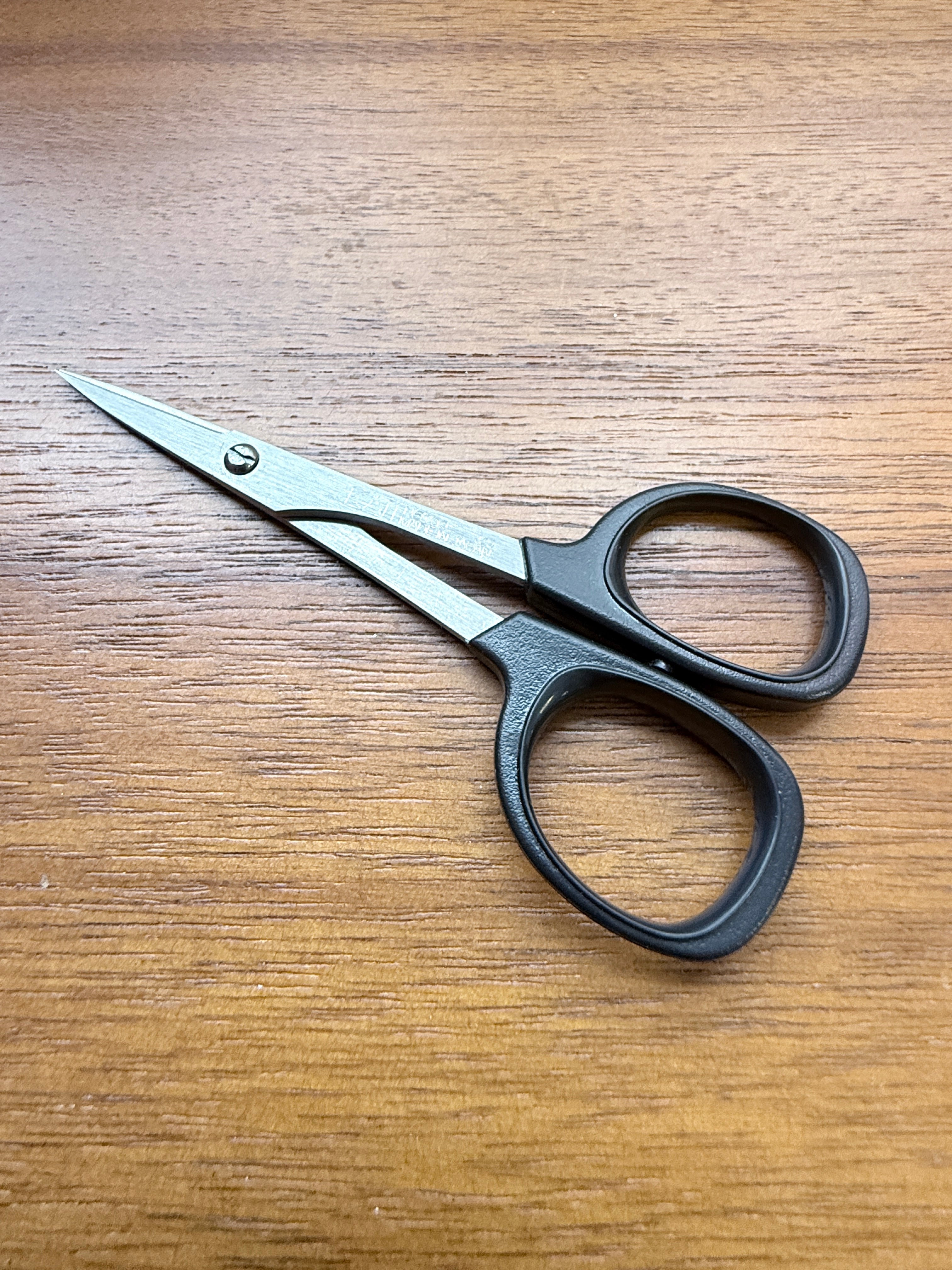 Kai N5100-SER: 4-inch Micro-Serrated Scissors