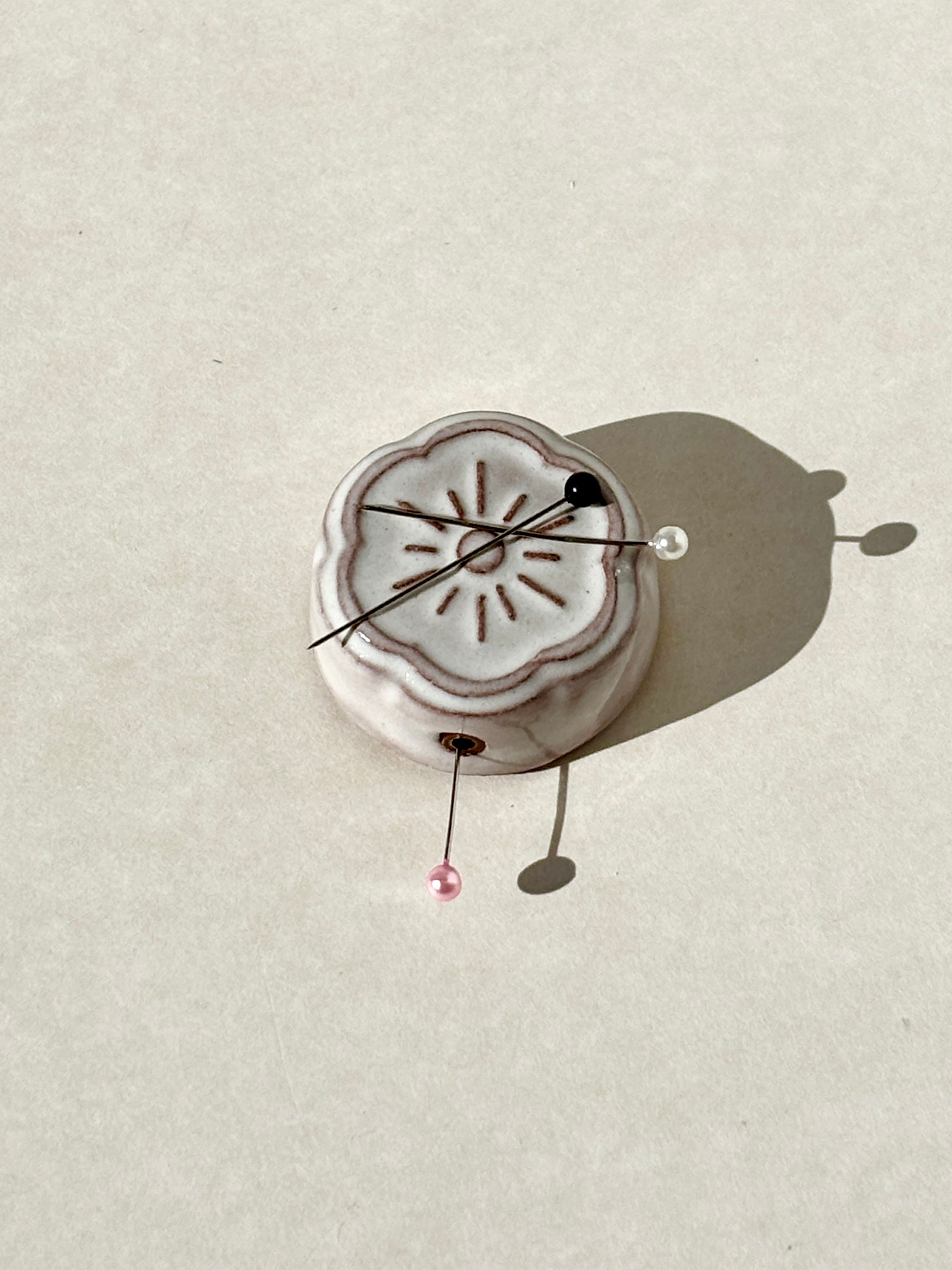 Cohana Flower Motif Awaji Kawara Magnetic Needle Rest with Needle Polisher
