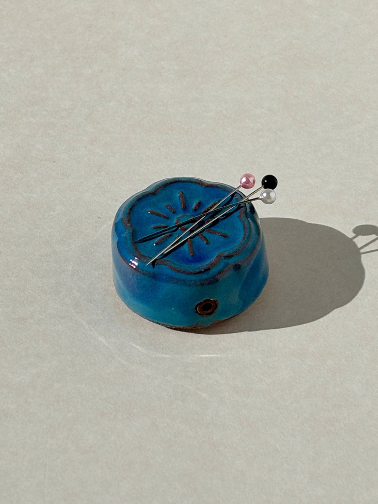 Cohana Flower Motif Awaji Kawara Magnetic Needle Rest with Needle Polisher
